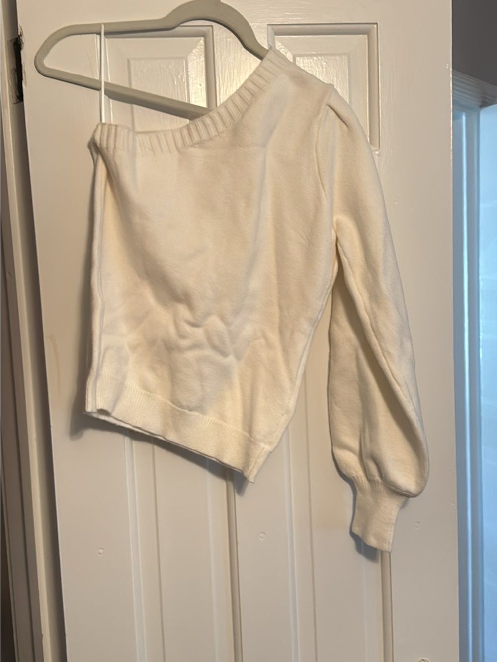 eesome Cream One-Shoulder Balloon Sleeve Sweater